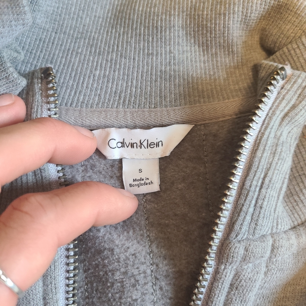 Calvin Klein - Picture 2 of 3